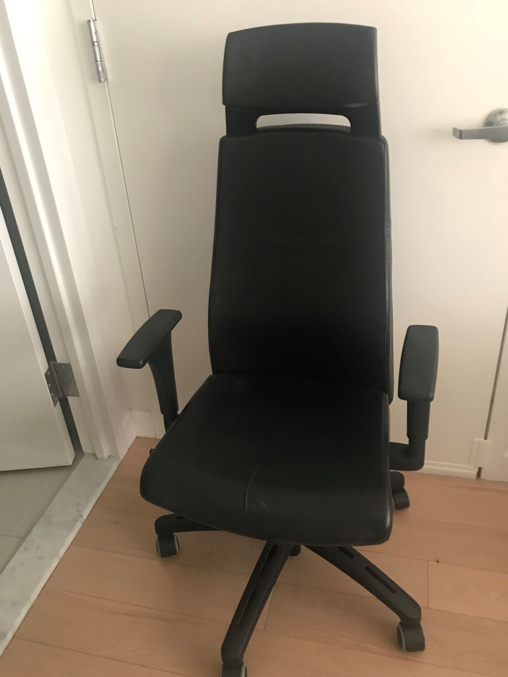 Chair-R.jpg
